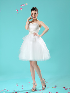 Robe mariée A-ligne ivoire avec fleur longueur genou