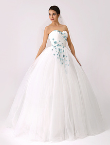 Robe de mariage en tulle ivoire plissé encolure en coeur longueur plancher