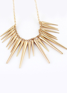 Collier métallique or avec rivets