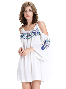 Robe d'été blanche en coton mélangé unicolore brodée à bretelles