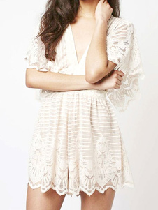 Encolure plongeante barboteuse manches courtes avec retour découper