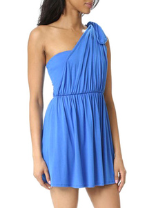 Une épaule sans manches patineuse plissée robe