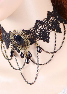 Collier gothique dentelle hiérarchisé Vintage