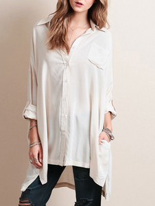 Blouse syle boyish en polyester écru blanche unicolore avec poches devant court et derrière long