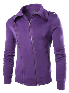 Sweat modeste en coton mélangé sans ornement.