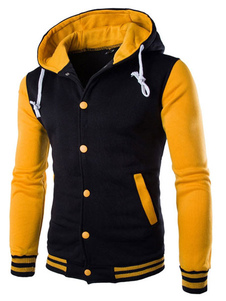 Sweat modeste en coton mélangé sans ornement.