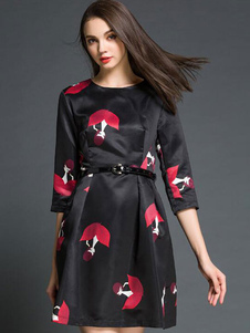 Séduisante robe skater doux en polyester noire imprimé de dessins animés plissé avec ceinture col ro