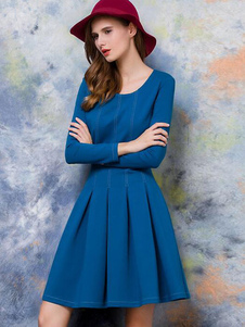 Magnifique robe skater style européen en romanknit unicolore plissé col rond