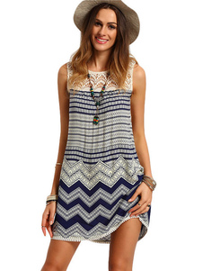 Robe d'été blanche en rayonne impression avec dentelle col rond