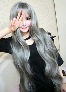 Longues perruques synthétiques de cheveux ondulés gris argent perruques des femmes avec frange