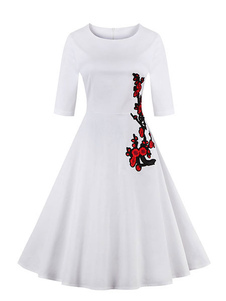 Robe Vintage blanc brodé demi-manchon Flare robe pour femmes