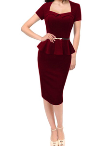 Fascinante robe vintage moderne unicolore à volants moulante col carré