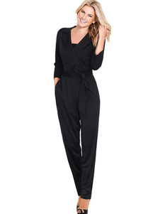 Attrayante combinaison féminine moderne noire unicolore croisée quotidienne