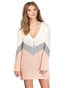 Robe pull charmante casual blanche avec rayure et tricot vêtements journaliers col V quotidienne