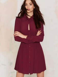 Élégente robe skater doux en polyester bordeaux unicolore moulant creusé col à revers