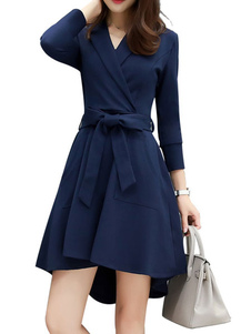 Magnifique robe skater casual en lycra spandex bleu marine foncé unicolore devant court et derrière 