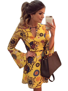 Belle robe skater sexy en polyester jaune impression décolleté cranté