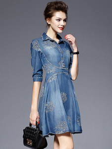 Fabuleuse robe skater mode en denim bleu unicolore brodé col à revers