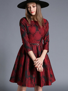 Élégente robe skater mode en acétate de cellulose bordeaux jacquard plissé avec ceinture col rond