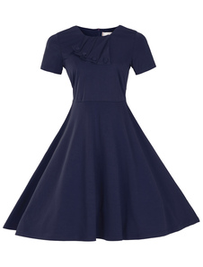 Magnétique robe vintage moderne unicolore avec bouton col rond