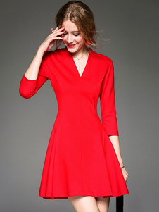 Fascinante robe skater mode en acétate de cellulose unicolore moulant col V