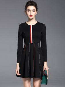 Fascinante robe skater mode en polyester noir impression plissé col rond