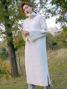 Fabuleuse robe pull casual blanche unicolore fendue col roulé plein air