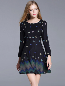 Belle robe skater mode en polyester noir impression plissé col rond