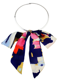 Fascinant collier métallique féminine avec ruban