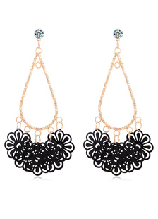 Goujon fascinantes métallique informelles pendentif fleur