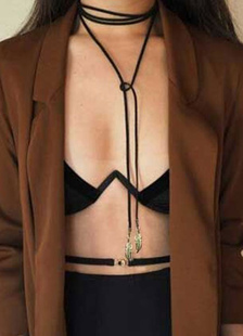 Fascinant collier en suède mode