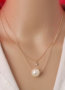 Fascinant collier métallique mode fausse perle