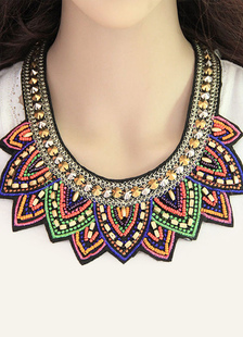 Fabuleux collier en résine bohémien tissé