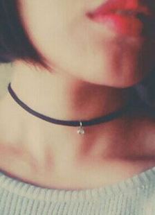 Doux collier en faux cuir style européen