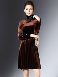 Fabuleuse robe skater mode en velours de soie unicolore plissé col roulé