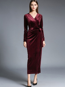 Robe longue en velours de soie unicolore moulant avec ceinture col V