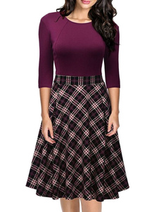Éblouissante robe skater mode en fibres de coton bordeaux écossais avec peplum col rond