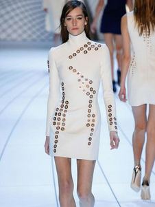 Robe blanche col haut manches longues oeillets détail Slim Fit robe courte