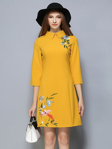 Élégente robe skater mode en acétate de cellulose unicolore moulant brodé col Peter Pan