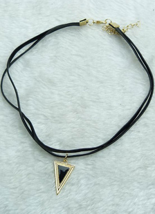 Délicat collier en faux cuir casual