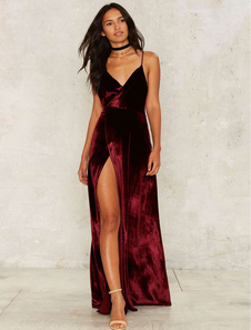 Robe longue bordeaux en velours de soie unicolore avec croix au dos fendu à bretelles