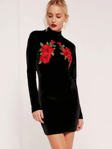 Robe bodycon en velours noir col montant unicolore brodé moulant