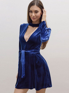 Séduisante robe skater mode en velours de soie bleu unicolore moulant creusé col rond