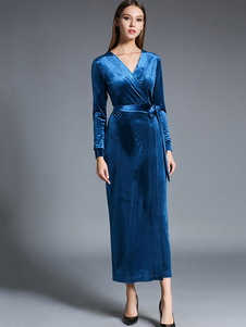 Robe longue en velours de soie unicolore moulant fendu col V