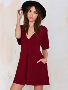 Attrayante robe skater mode en polyester bordeaux unicolore col V