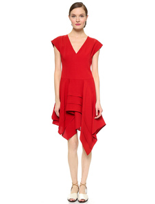 Attrayante robe skater mode en polyester rouge unicolore coupe asymétrique multicouche col V