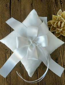 Anneau porteur oreiller croisent de rubans de Satin Ivoire noeud mariage oreiller