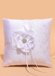 Anneau porteur oreiller dentelle blanche strass fleur détail mariage oreiller avec rubans