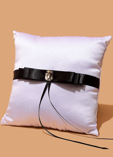 Bague de mariage oreiller noir hiérarchisé Ribbon Bow Satin anneau porteur oreiller