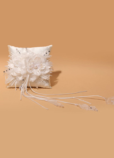 Oreiller de mariage d’anneau porteur oreiller Ivoire Satin fleur détail